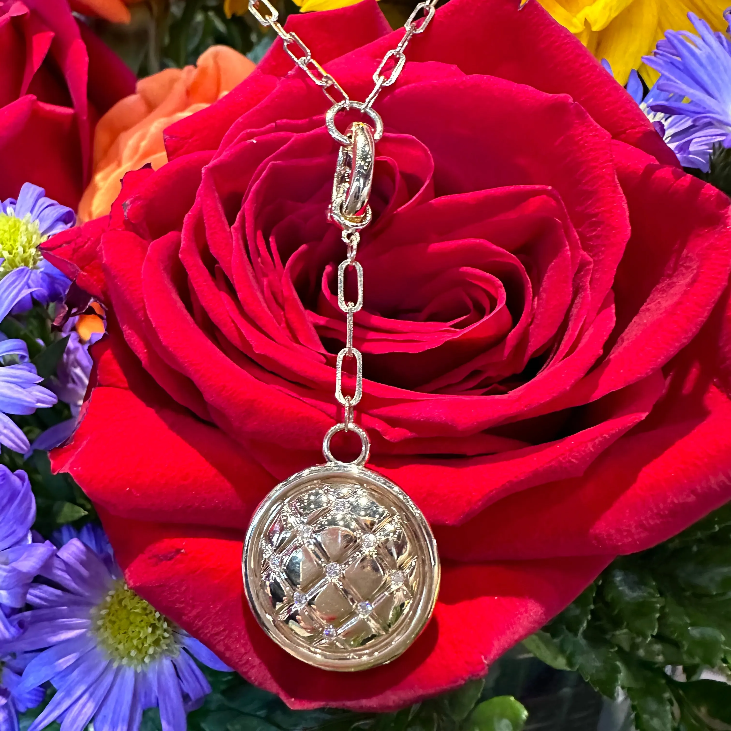 A. Jaffe Quilted Circle Diamond Charm Drop Pendant Paperclip Chain 14K Yellow Gold Necklace NL3152