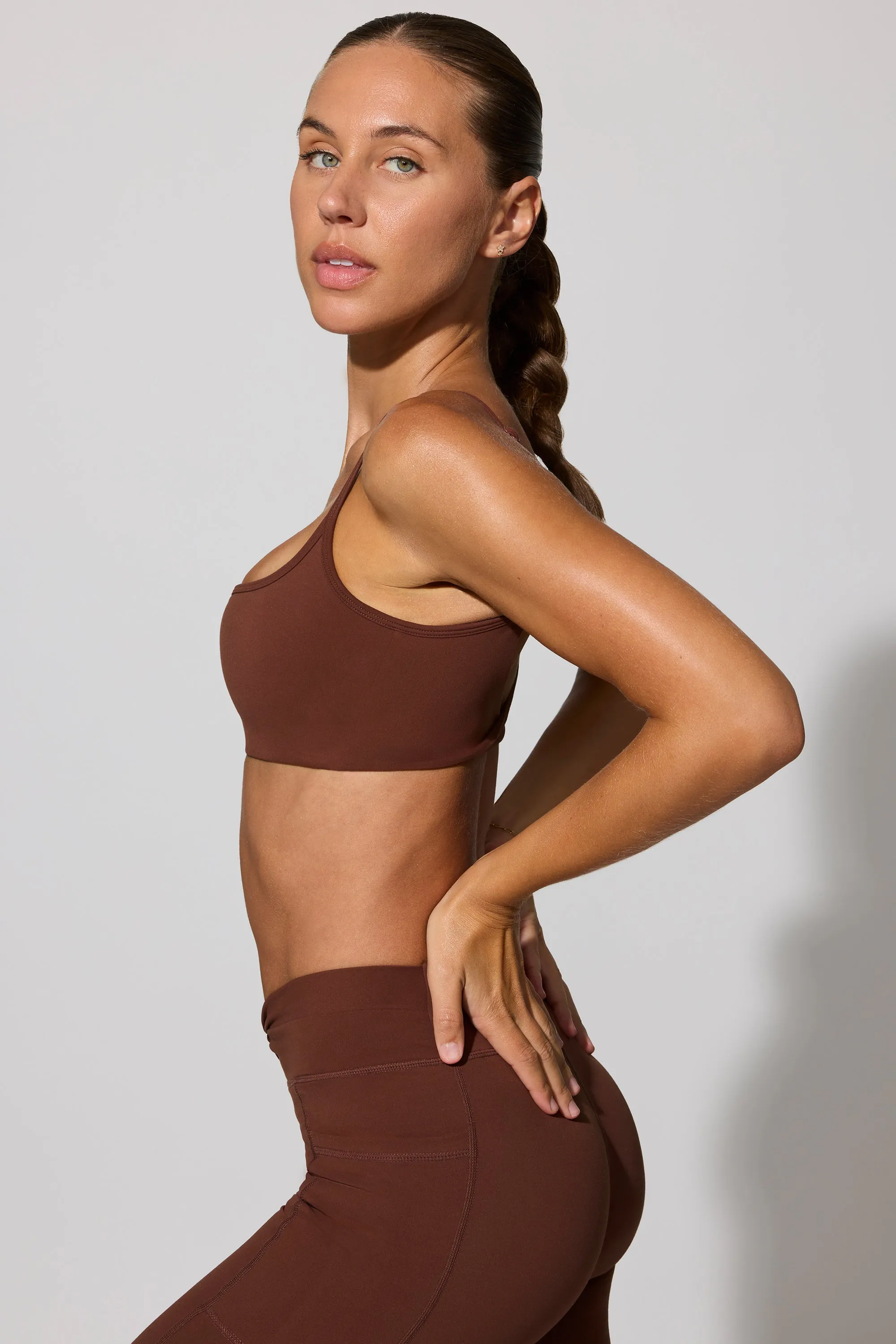 Adjust - Twist Back Scoop Neck Sports Bra in Chocolate