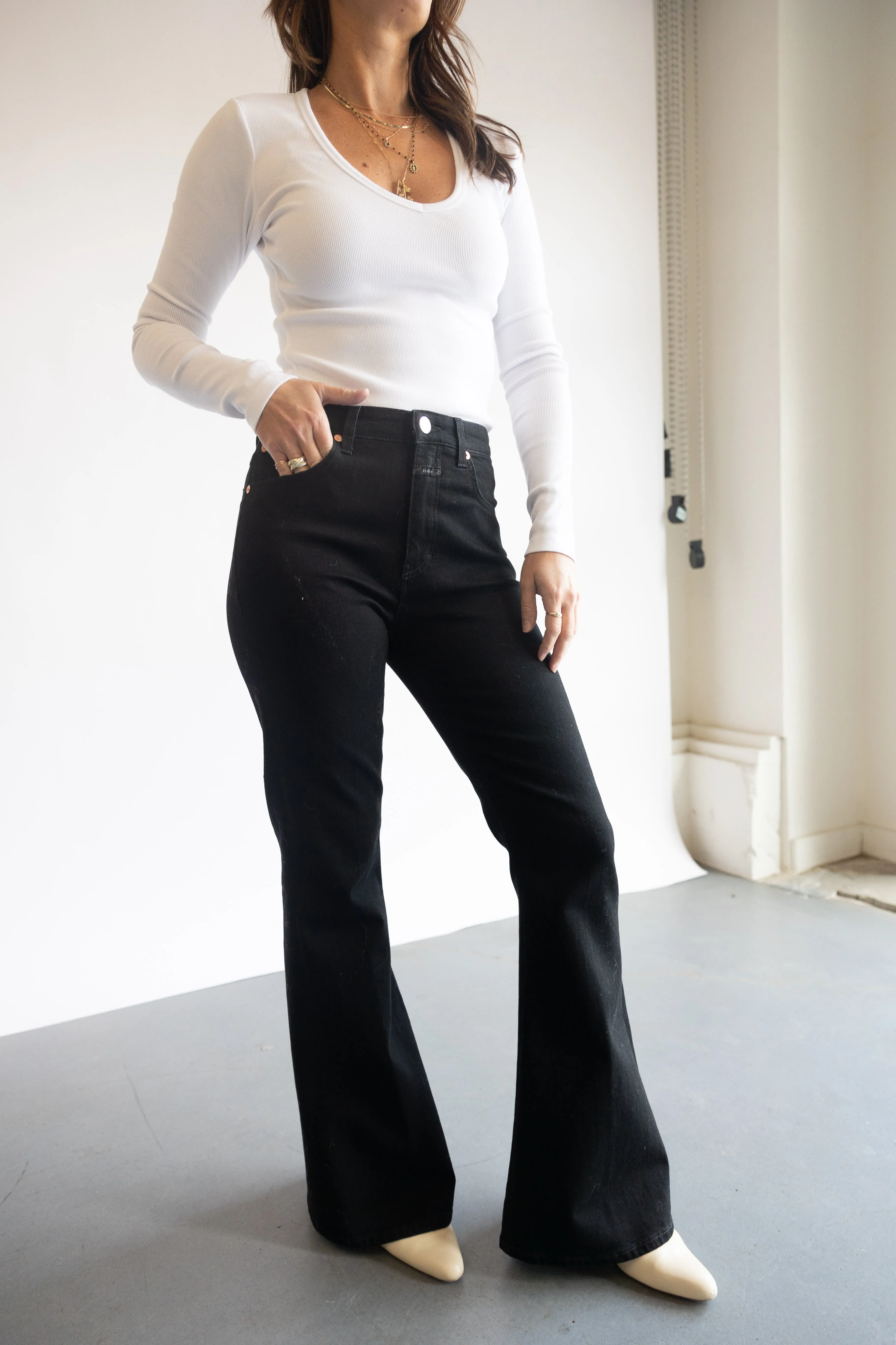 CLOSED Rawlin Flared Jean in Dark Grey