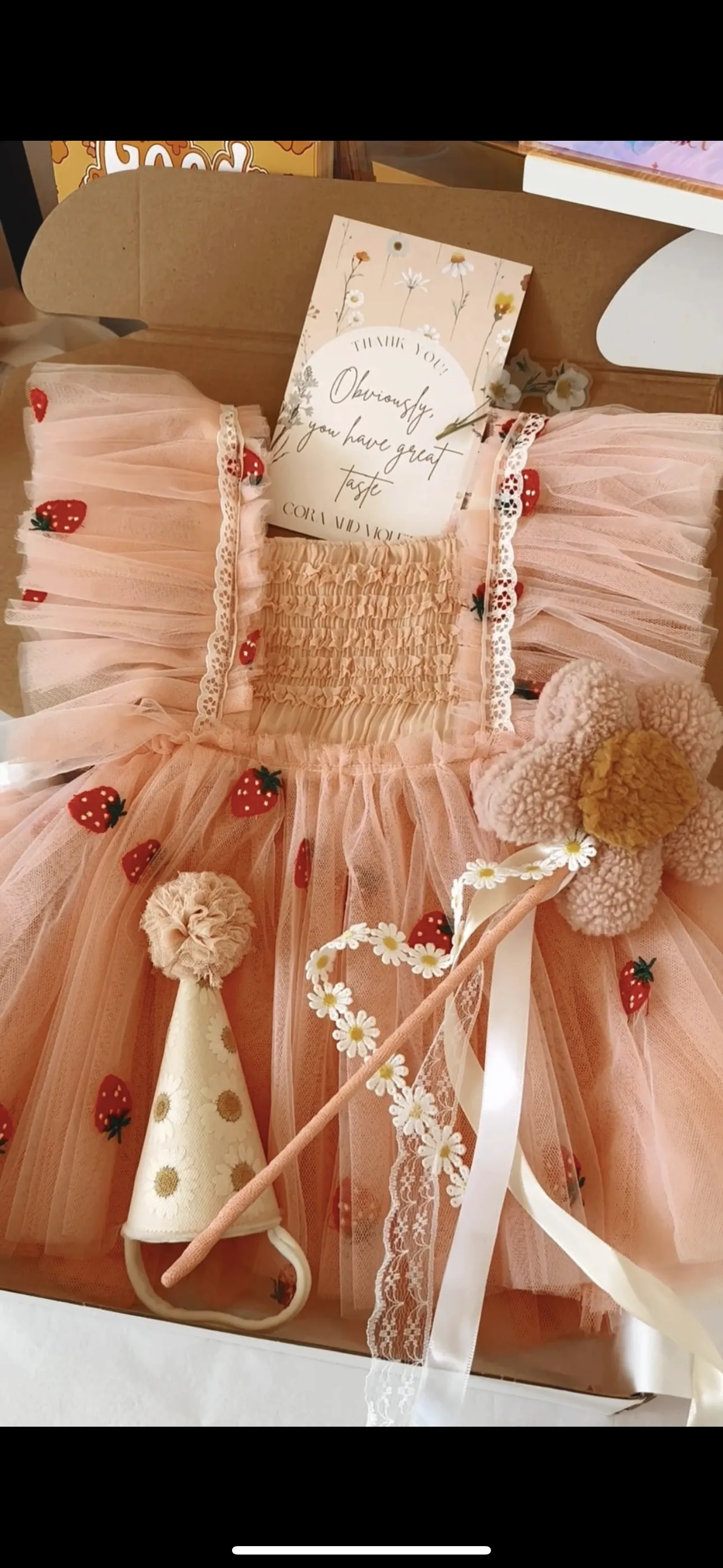 darling daisy party hat- EXPRESS