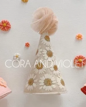 darling daisy party hat- EXPRESS