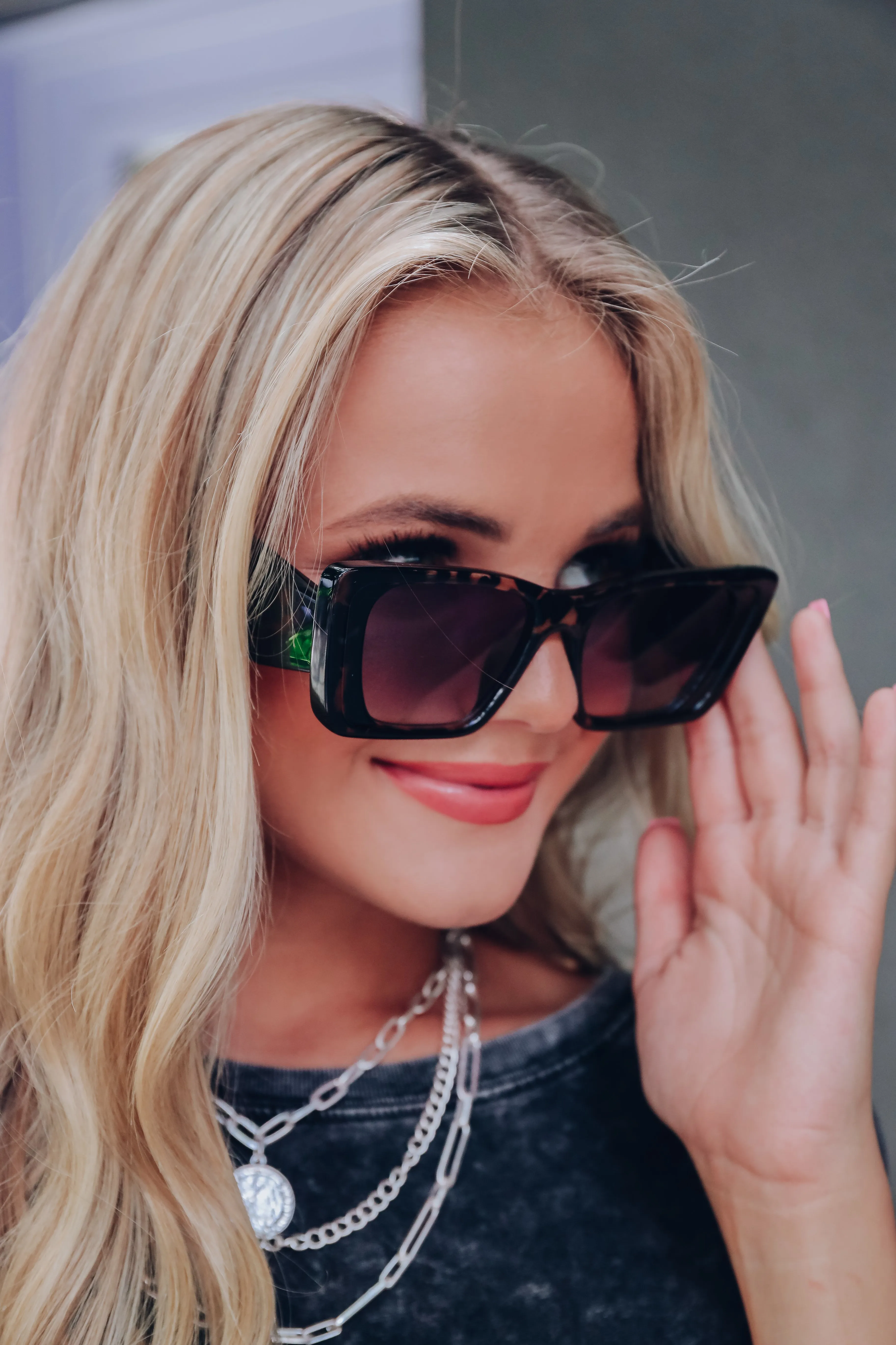 Fashion Frame Oversized Cat-Eye Sunglasses - Grey/Black Tortoise