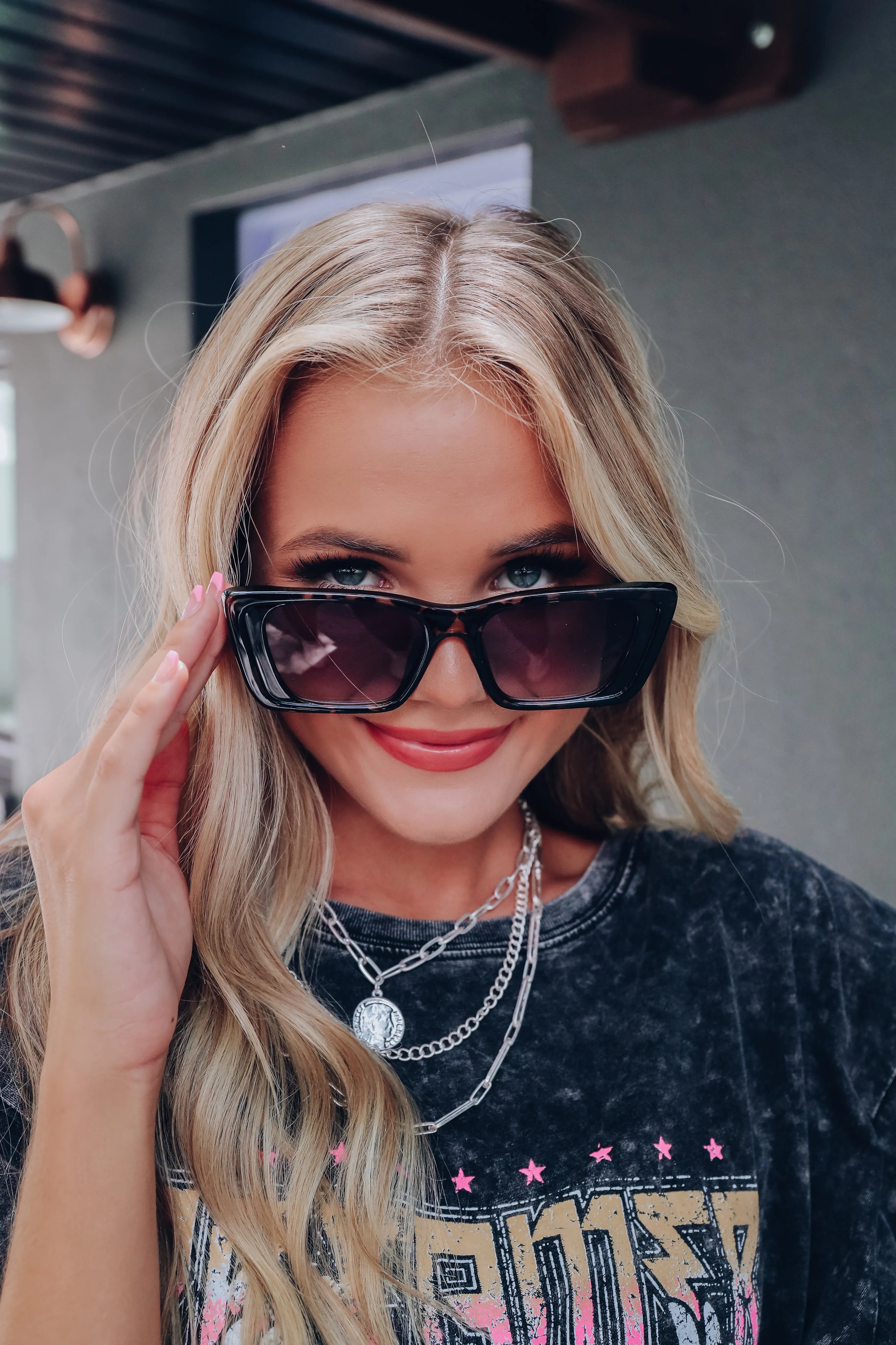 Fashion Frame Oversized Cat-Eye Sunglasses - Grey/Black Tortoise