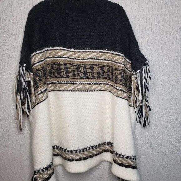 Free People Poncho Labyrinth Knit Acrylic Wool Angora Womens Sz XS S Fringe