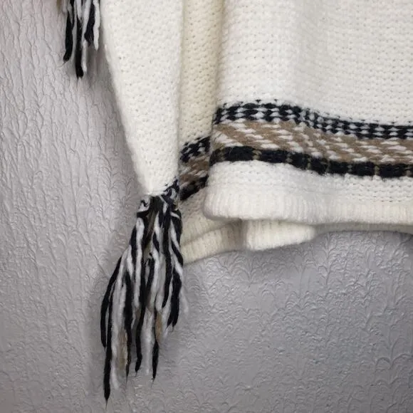 Free People Poncho Labyrinth Knit Acrylic Wool Angora Womens Sz XS S Fringe