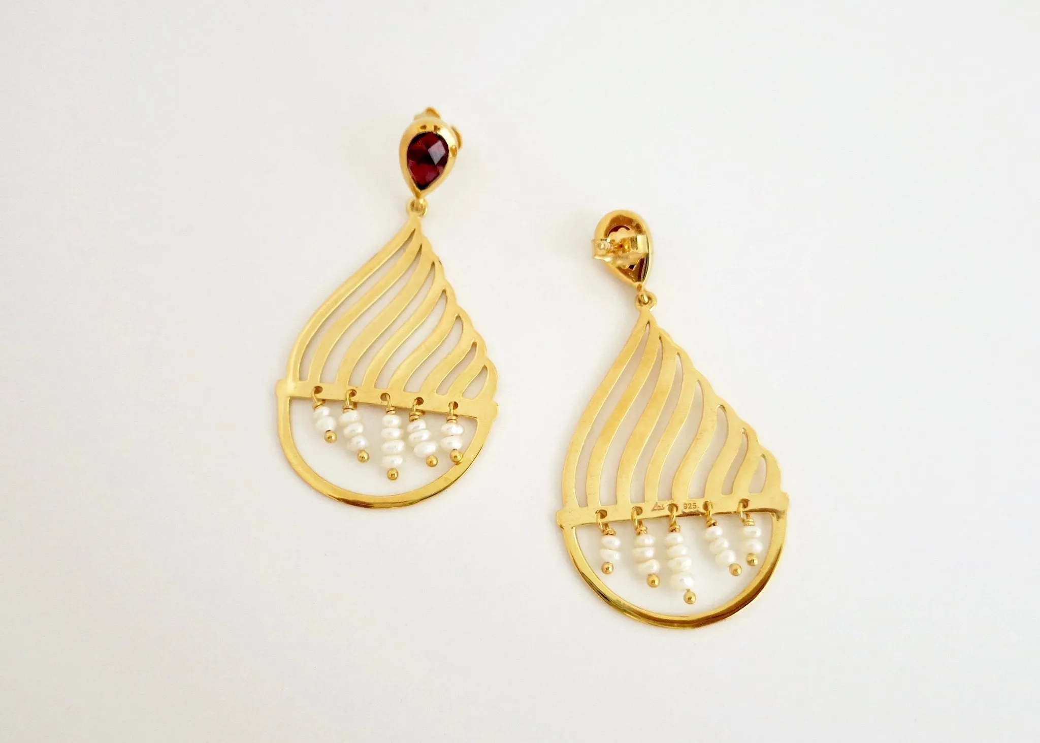 Magical, gold-plated, dancing 'jhalar' pearl earrings