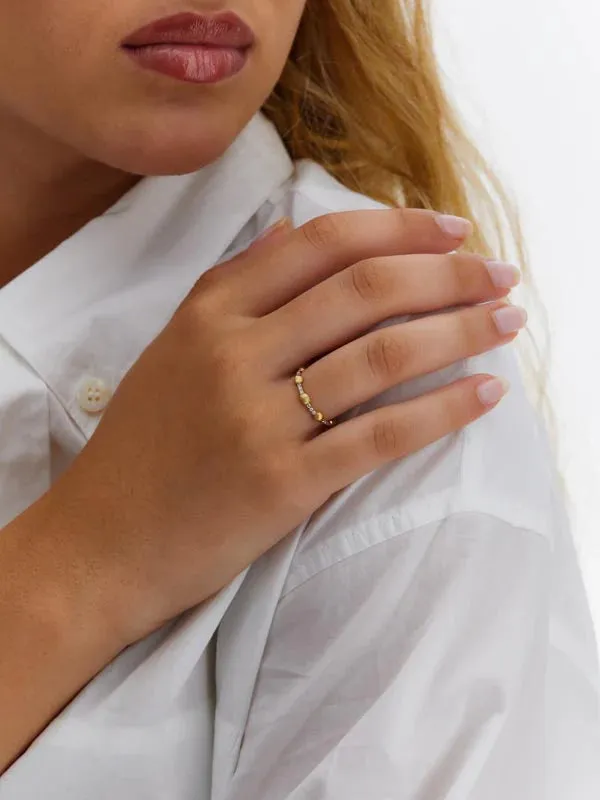 Nanis 18k Gold Diamond Ring