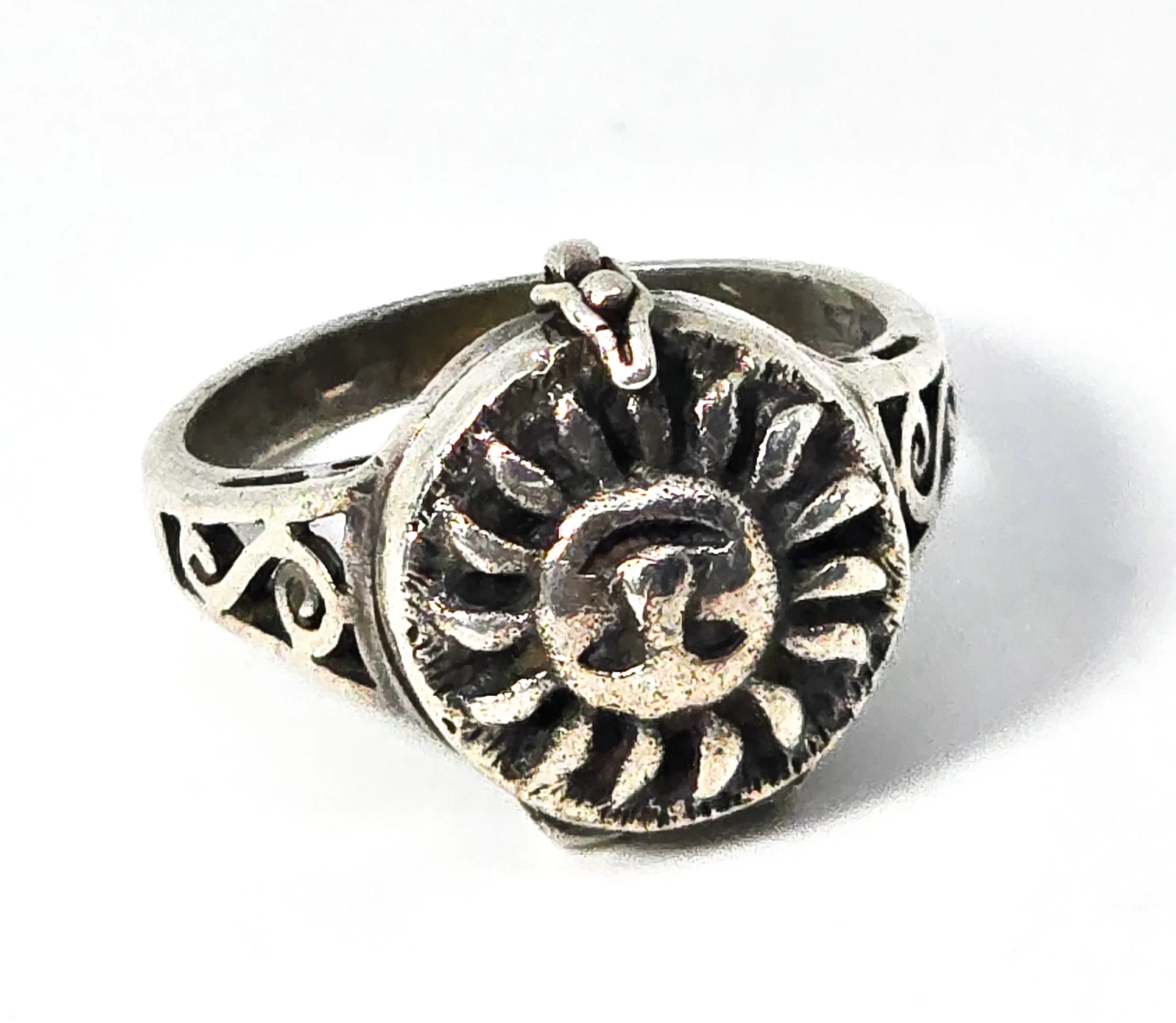 Retro hippy Sun 1970 vintage sun face sterling silver poison ring size 6