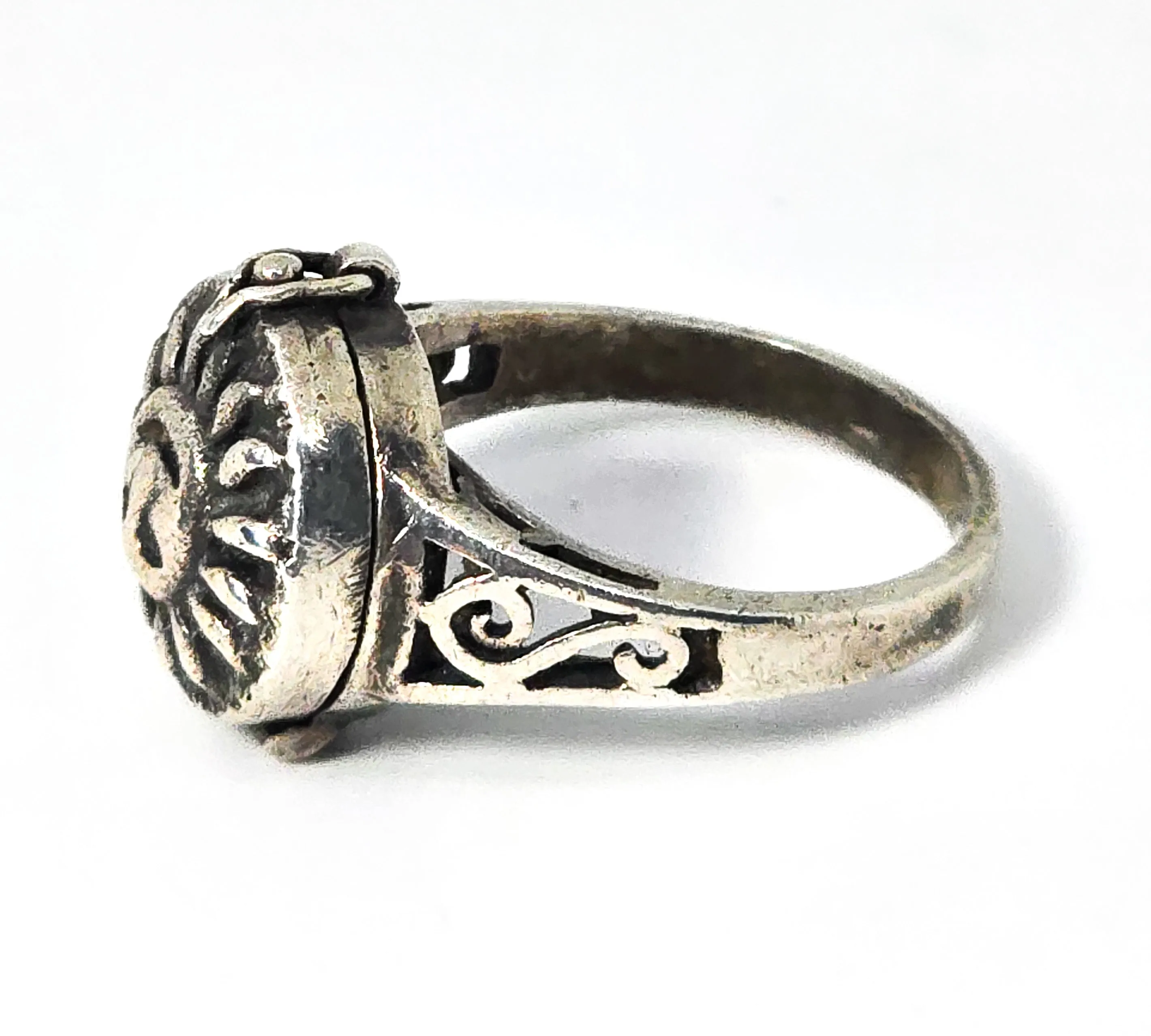 Retro hippy Sun 1970 vintage sun face sterling silver poison ring size 6