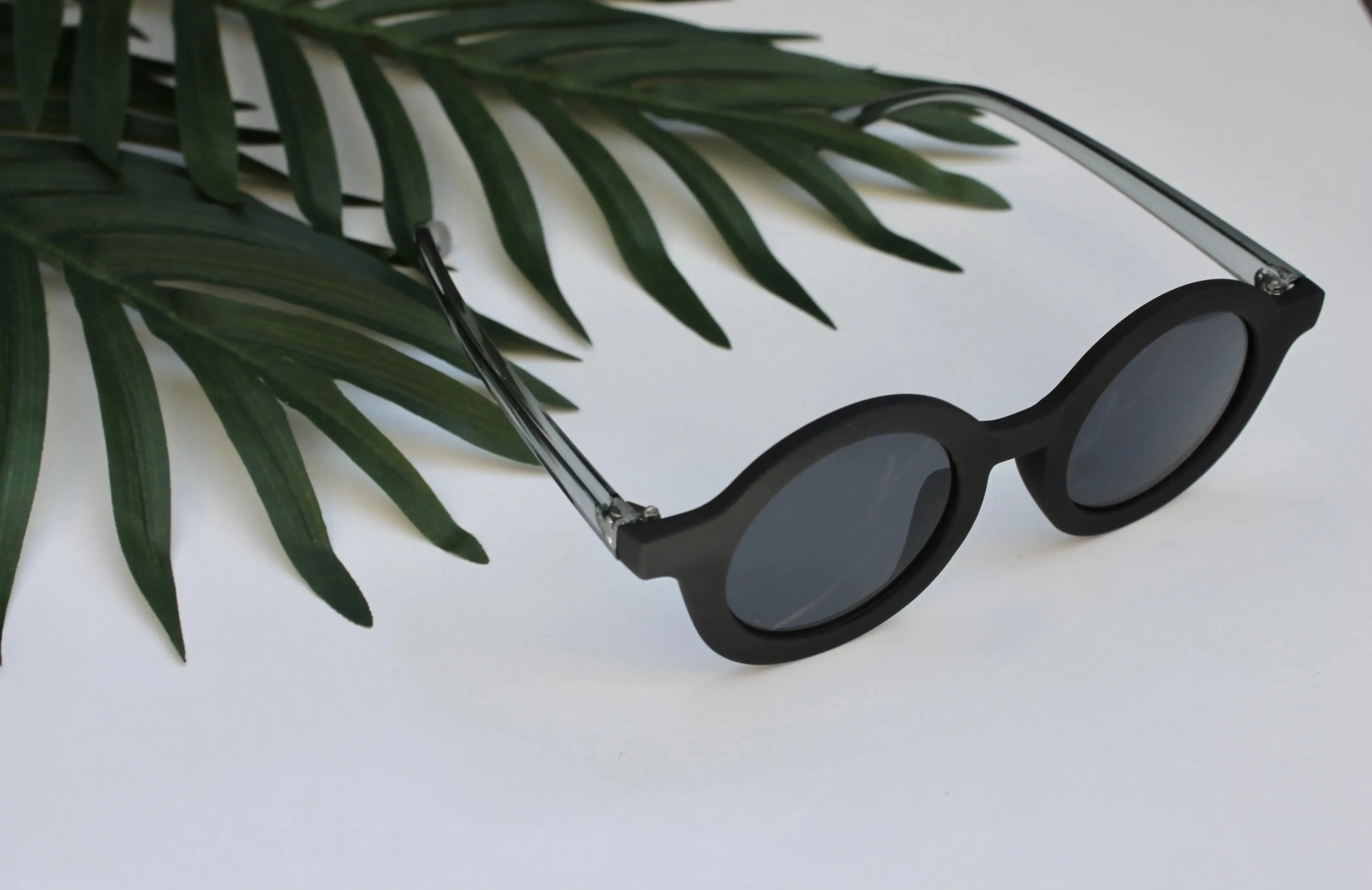 ROUND RETRO SUNGLASSES - OUTER SPACE BLACK