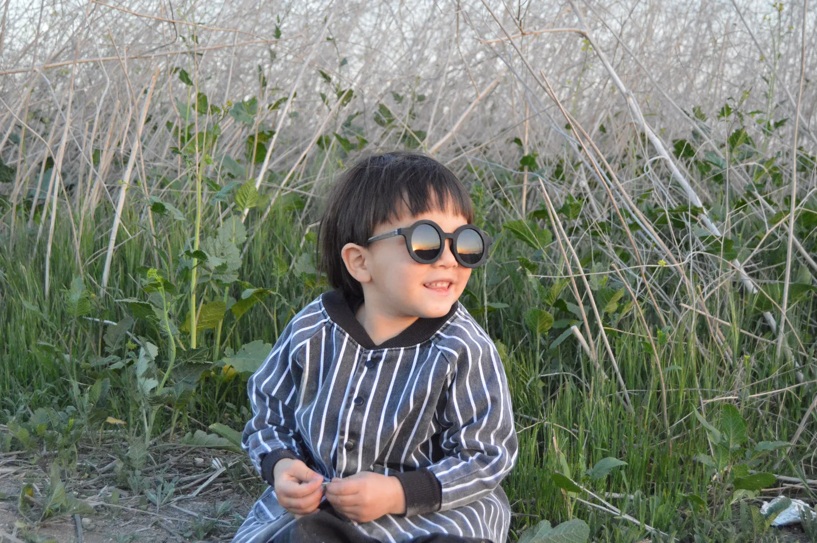ROUND RETRO SUNGLASSES - OUTER SPACE BLACK