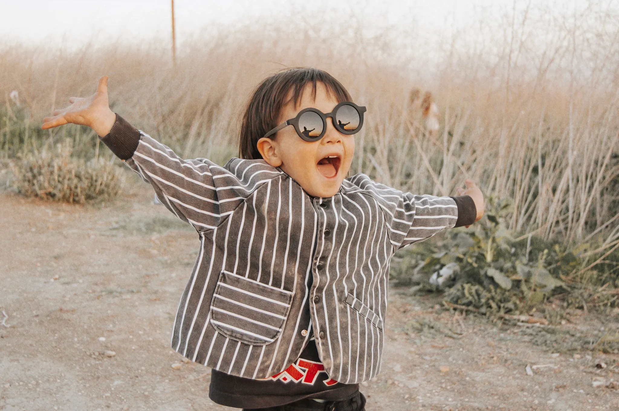 ROUND RETRO SUNGLASSES - OUTER SPACE BLACK
