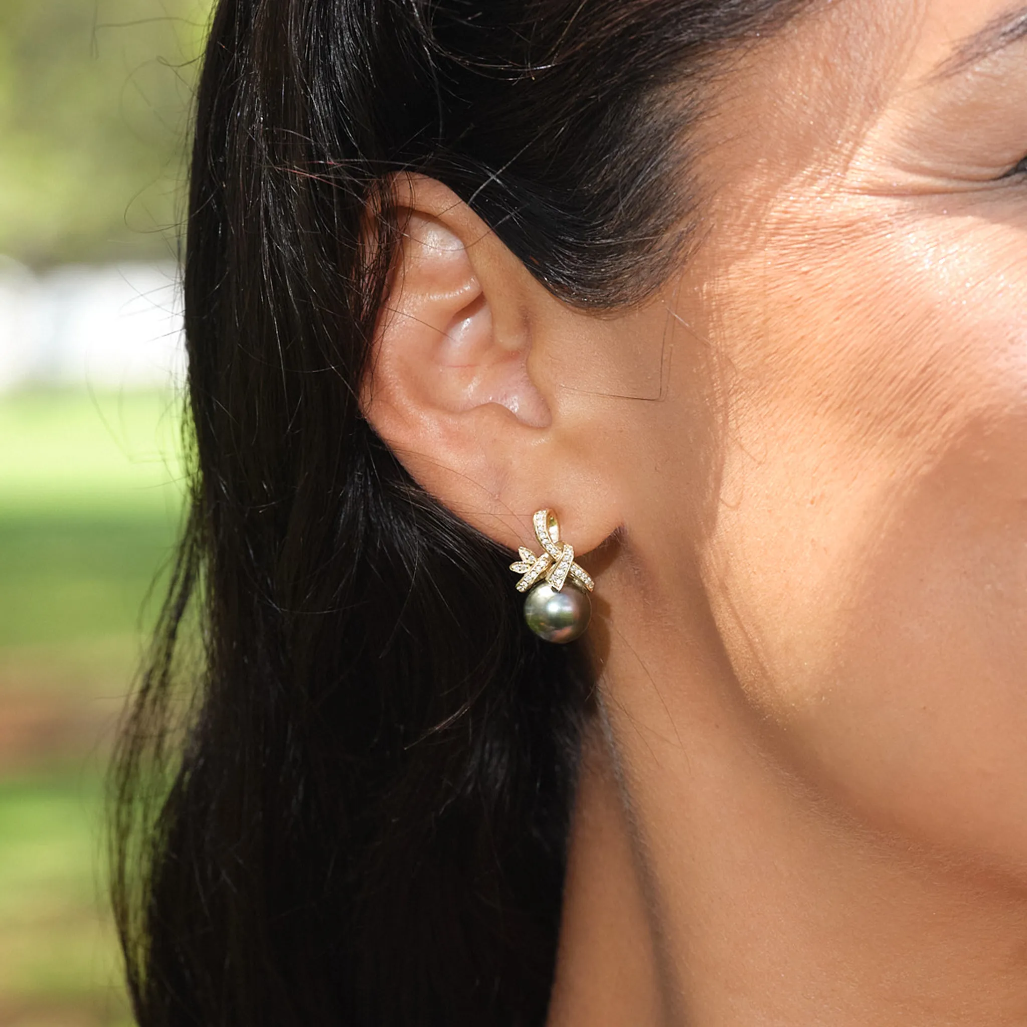 Tahitian Black Pearl Earrings in Gold with Diamonds - 9-10mm