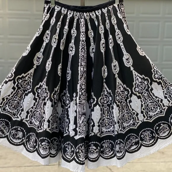 VINTAGE 90s Y2K Retro 50s Black and White Tribal Print Circle Skirt 28&quot; Waist