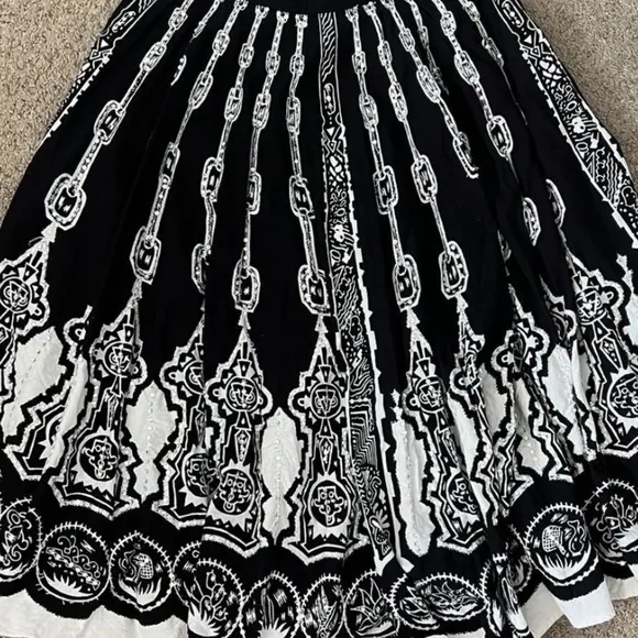 VINTAGE 90s Y2K Retro 50s Black and White Tribal Print Circle Skirt 28&quot; Waist